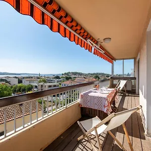 vue-panoramique-ville-et-baie-de-sanary-sur-mer-parking.fr-provencehotel.com/